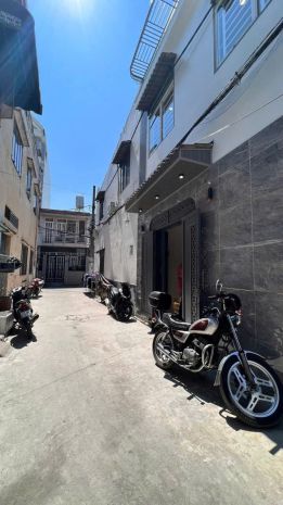 Nhà đẹp  giá tốt   chính chủ cần bán tại 8442a bùi quang 7236795