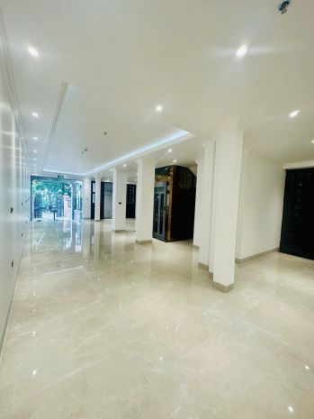 Mặt phố yên hoa, view hồ tây, 108m2 8 tầng thang máy, mt 7241370