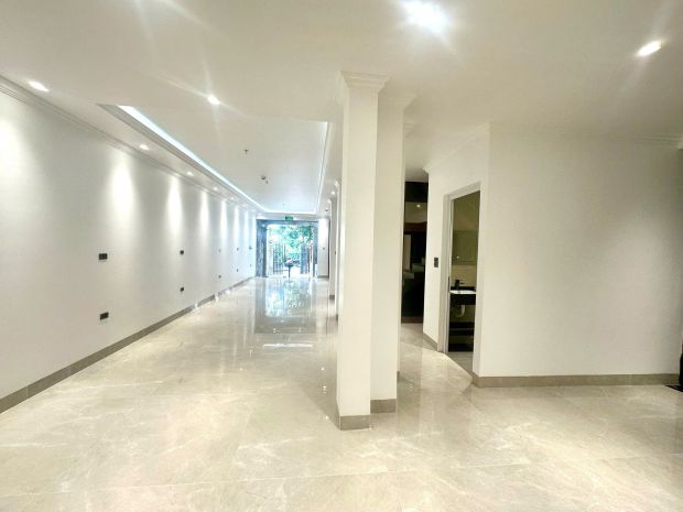 Mặt phố yên hoa, view hồ tây, 108m2 8 tầng thang máy, mt 7241372