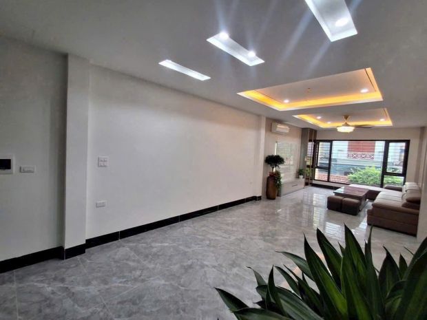 Nhà ngự tại phố trạm  dt 60m - mt 4m  7 tầng thang máy gara 7247302