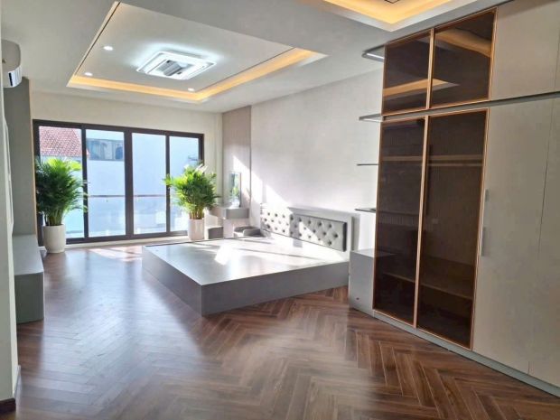 Nhà ngự tại phố trạm  dt 60m - mt 4m  7 tầng thang máy gara 7247304