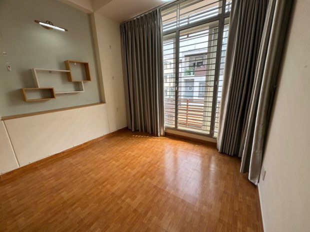 Bán nhà mặt tiền 59m2 4 tầng ngang 5.5m kd đỉnh phan văn 7251177