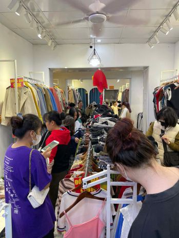 *sang nhượng shop quần áo - trâu quỳ, gia lâm - vào là bán 7252588