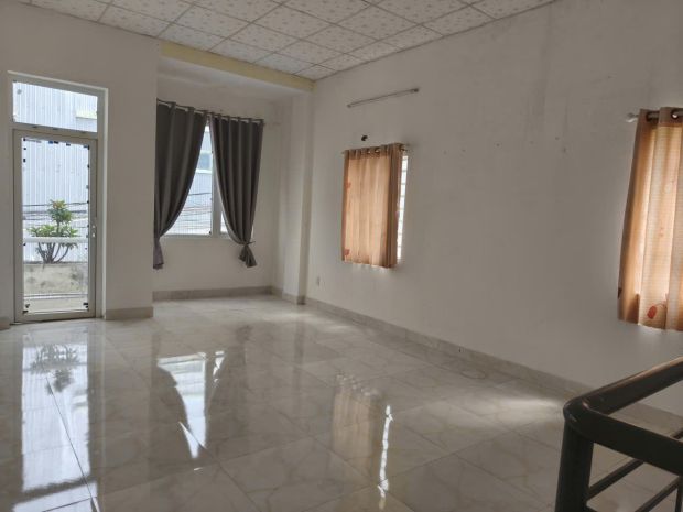 Cho thuê nhà  kiệt ô tô cạnh mt nguyễn hữu thọ, đối diện 7258358