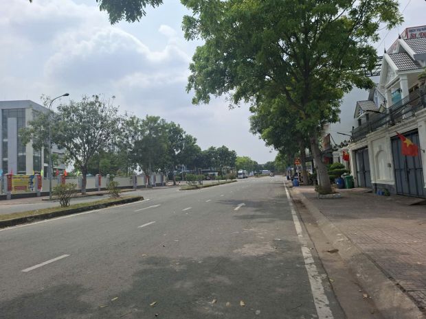 Bán đất lô góc 3 mặt thoáng,kd buôn bán tốt,liền kề công 7262262