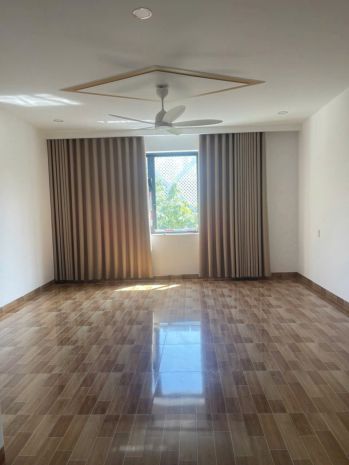 Bán nhà mới 3 tầng có thang máy  kđt hud phước long, nha 7263341