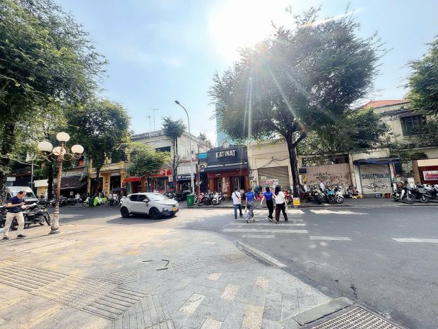 Siêu phẩm kim cương - bán nhà 2 tầng mặt tiền ks đ.nguyễn 7264847