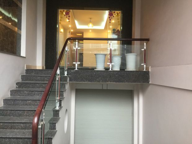 Cho thuê mbkd đê la thành 120m2 x 2 tầng spa, showrom vào 7277712