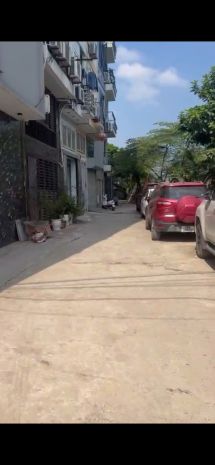 Cho thuê nhà ngõ 902 kim giang, 4.5 tầng x 36m2, 5 ngủ, 3 7277758