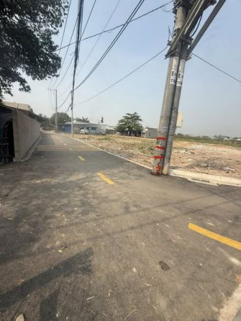 Ban đât 5x21m gia 3,7 ty đương 6m ba điêm 5 7285876