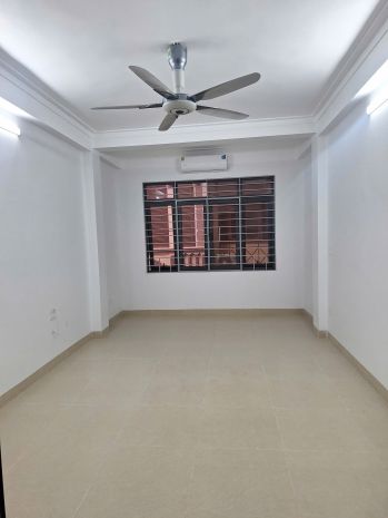 Cho thuê nguyên tầng 3, dt: 25m2, giá tốt gần bến xe giáp 7287250