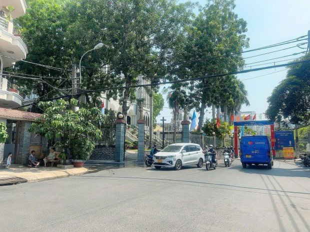 Bán nhà hẻm 12m dương quảng hàm ngang 6m 102m2 3 tầng kd 7287899