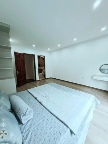 Bán nhà mới- đẹp- ô tô đỗ cổng- full nội thất phố huỳnh tấn 7289698