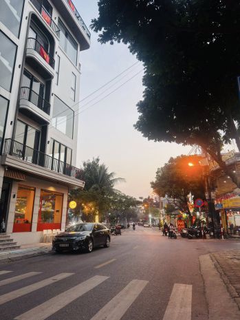 Mặt phố vip tt bồ đề 100m2, mt 6m, 6 tầng thang máy, dòng 7292277