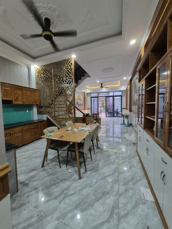 Bán nhà 2 tầng,shr đường xe hơi,2 mặt tiền hẻm,gần chợ bến 7293558