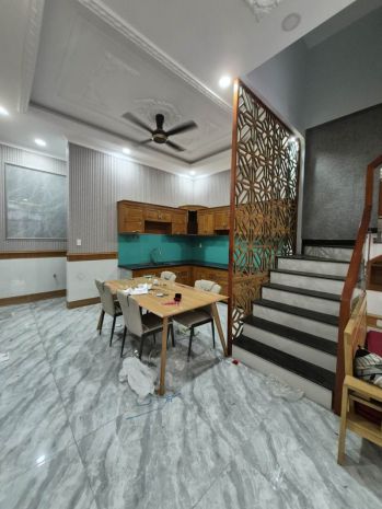 Bán nhà 2 tầng,shr đường xe hơi,2 mặt tiền hẻm,gần chợ bến 7293560