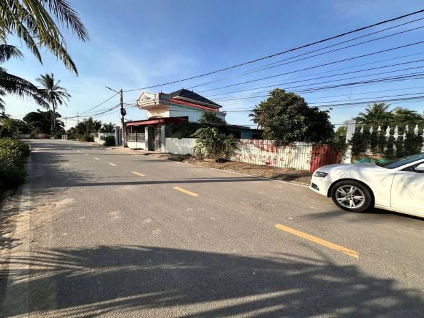 Giá 2x trm2 lô đất 180m2 mặt đường phong quang -zalo 0567 7294038