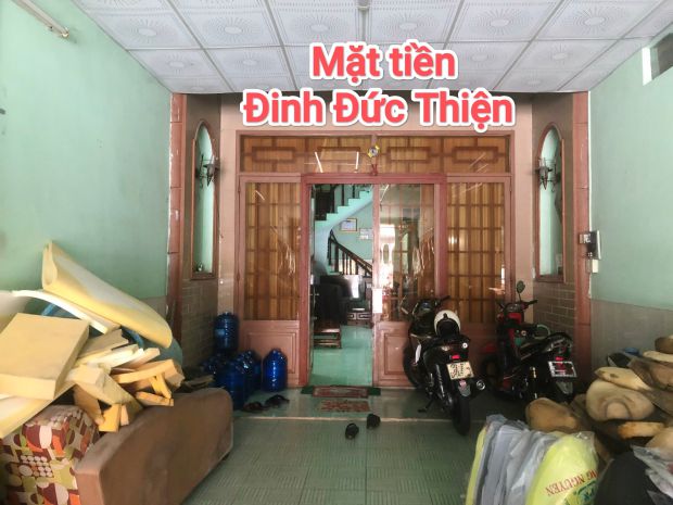 Cân ban cưc phâm 235m2 nha 2,5 tâm mt đương đinh 7297319
