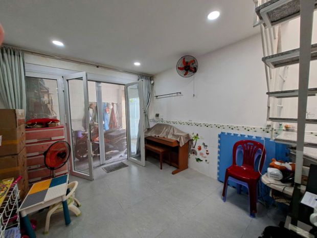 Q7 _ sát bên lotte mart _ đường  lê văn lương 7298686