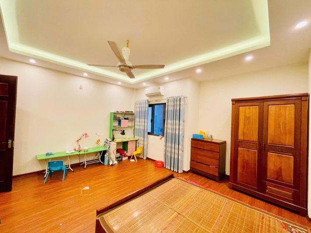 Bán nhà ngọc hà 50m 4 tầng mặt tiền 4,5m 14 tỷ 7300318