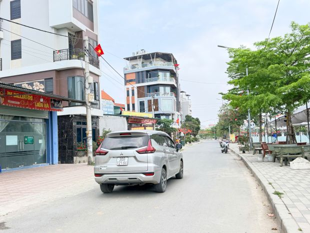 60m đất đường thông tứ tung, ngay vườn hoa, liên hà - ô 7302325