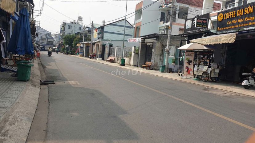 Đất 7x32 mặt tiền bùi thị lùng  sát chợ hóc môn  ngang 7304930