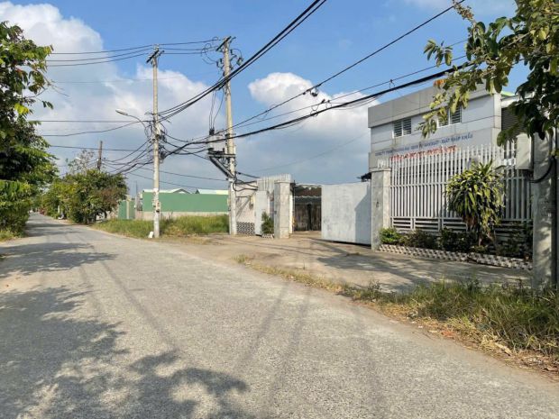 Xưởng mặt tiền trần thị hơn 2.400m²  full thổ   container 7308551