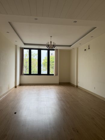 Mặt tiền 30 tháng 4, gần quảng trường, 161m2, 4 tầng kd 7311026