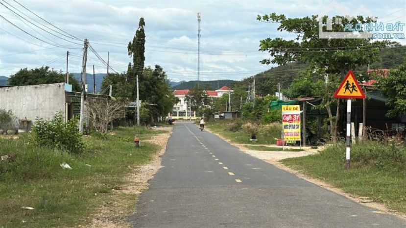 Cần bán 660m2 có 334m2 đất ont mặt tiền đường đt 711 hàm thu 7311982