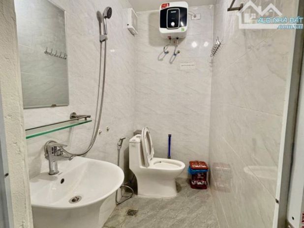 Cho thuê nhà 1 tầng+gác xép dtsd32m2+nội thất, ngõ ô tô 7312516