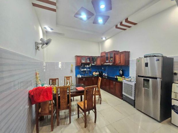 Trung tâm trường thọ - nhà 3 tầng 4pn rộng rải - đầy đủ 7312784