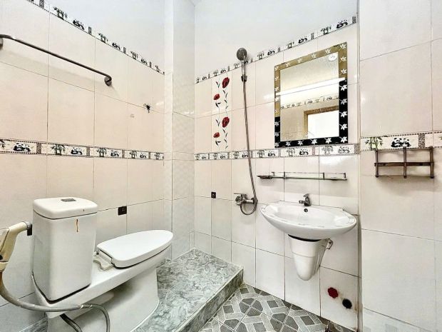 Nhà góc 4 tầng 6.1x10m nở hậu dt lớn bùi minh trực p5q8. 7312942