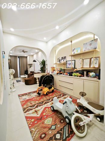 Bán bđs 30m 4t ở ngay sân cổng riêng , có thể tl mạnh tại 7317508