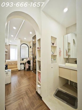 Bán bđs 30m 4t ở ngay sân cổng riêng , có thể tl mạnh tại 7317510