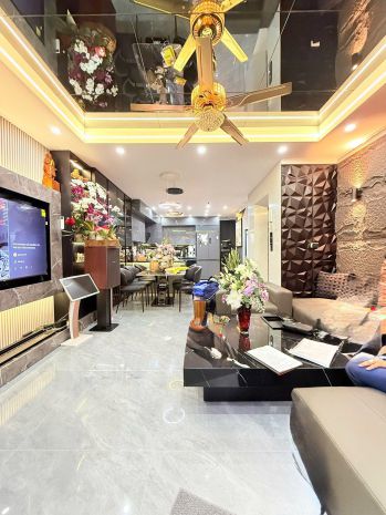 Một căn duy nhất lạc long quân lô góc , thang máy ở ngay 7331090