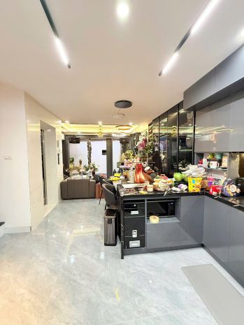 Một căn duy nhất lạc long quân lô góc , thang máy ở ngay 7331091