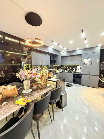 Một căn duy nhất lạc long quân lô góc , thang máy ở ngay 7331092