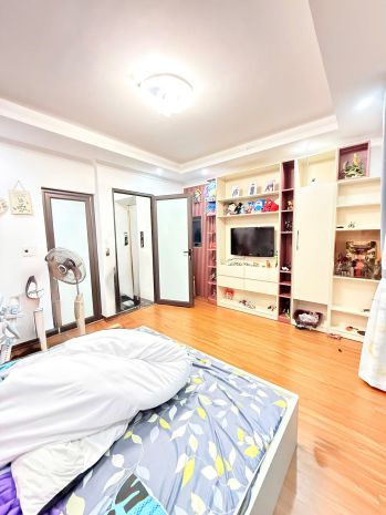 Một căn duy nhất lạc long quân lô góc , thang máy ở ngay 7331093