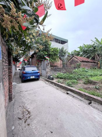 Hàng dẹp đan phượng, ngõ thông ô tô đỗ trước đất.
giá đầu 7332438