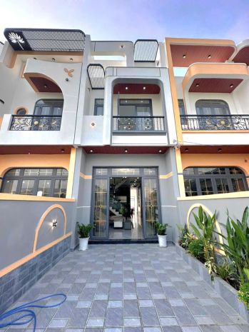 Nhà xây mới gần ub xã bến lức , dt 100m2, thanh toán 900tr 7333714