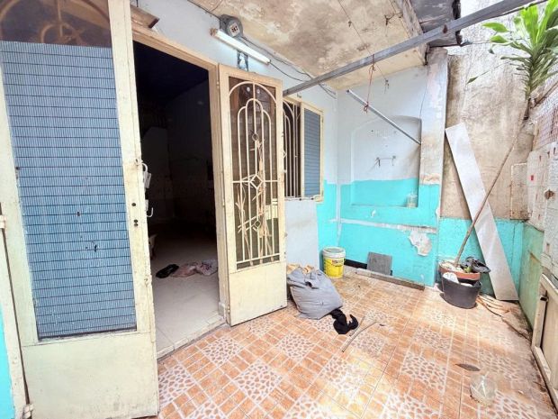 Ngộp ngân hàng  bán gấp nhà vị trí đẹp  hẻm xe tải  cách 7335354