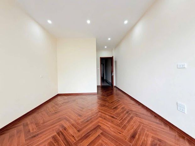 Lạc long quân bán nhà 6t thang máy 58m² mt 3.8m  giá chào 7335636