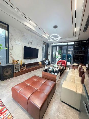 Cho thuê biệt thự cao cấp  bể bơi trong nhà  thang máy  f 7339027