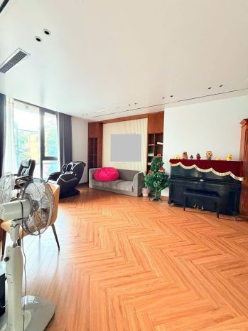 Cho thuê biệt thự cao cấp  bể bơi trong nhà  thang máy  f 7339028