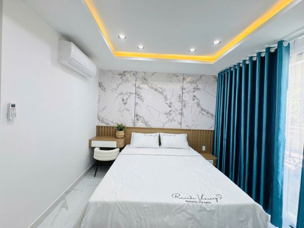 Nhà mới bạch đằng p.24  ngang 8m hiếm  hxh  5 tầng  tầm 7340391