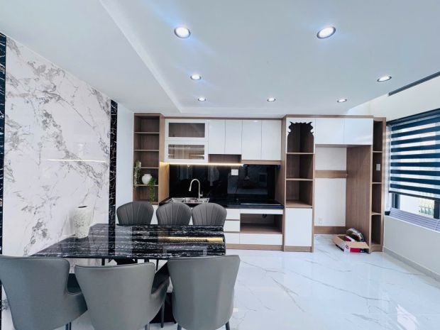 Nhà mới bạch đằng p.24  ngang 8m hiếm  hxh  5 tầng  tầm 7340397