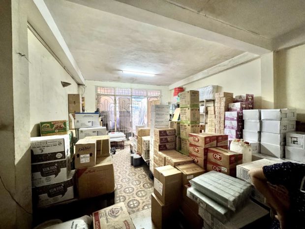 Mặt tiền phó đức chính  ngang gần 5m  xe hơi vào nhà 7340431