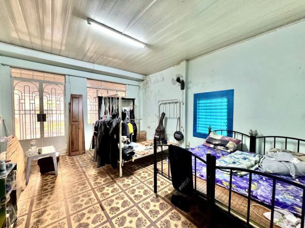 Mặt tiền phó đức chính  ngang gần 5m  xe hơi vào nhà 7340432