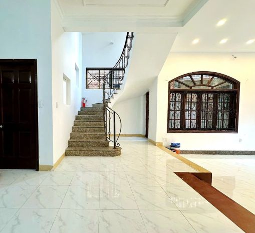 Giáp q1  nhà nguyễn hữu cảnh p.22 q.bình thạnh  10x16 7340440