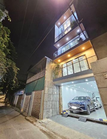 Nhà mới phố trạm,long biên 15 tỷ 72m thang máy 7 tầng,ngõ 7343399